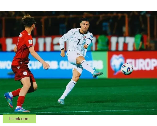 C罗倒钩破门展现极致身体素质震撼全场再次刷新足球技术极限